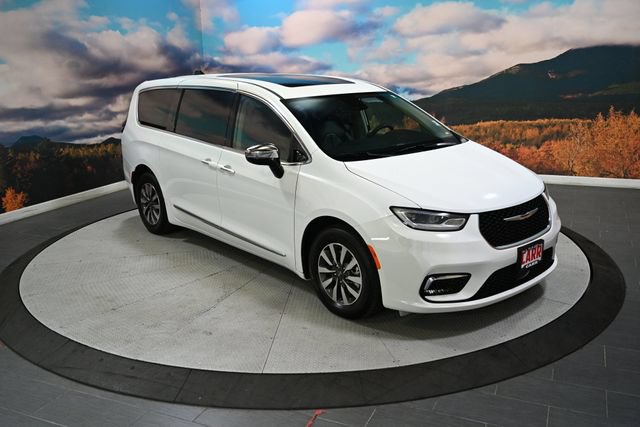 Used 2023 Chrysler Pacifica Limited
