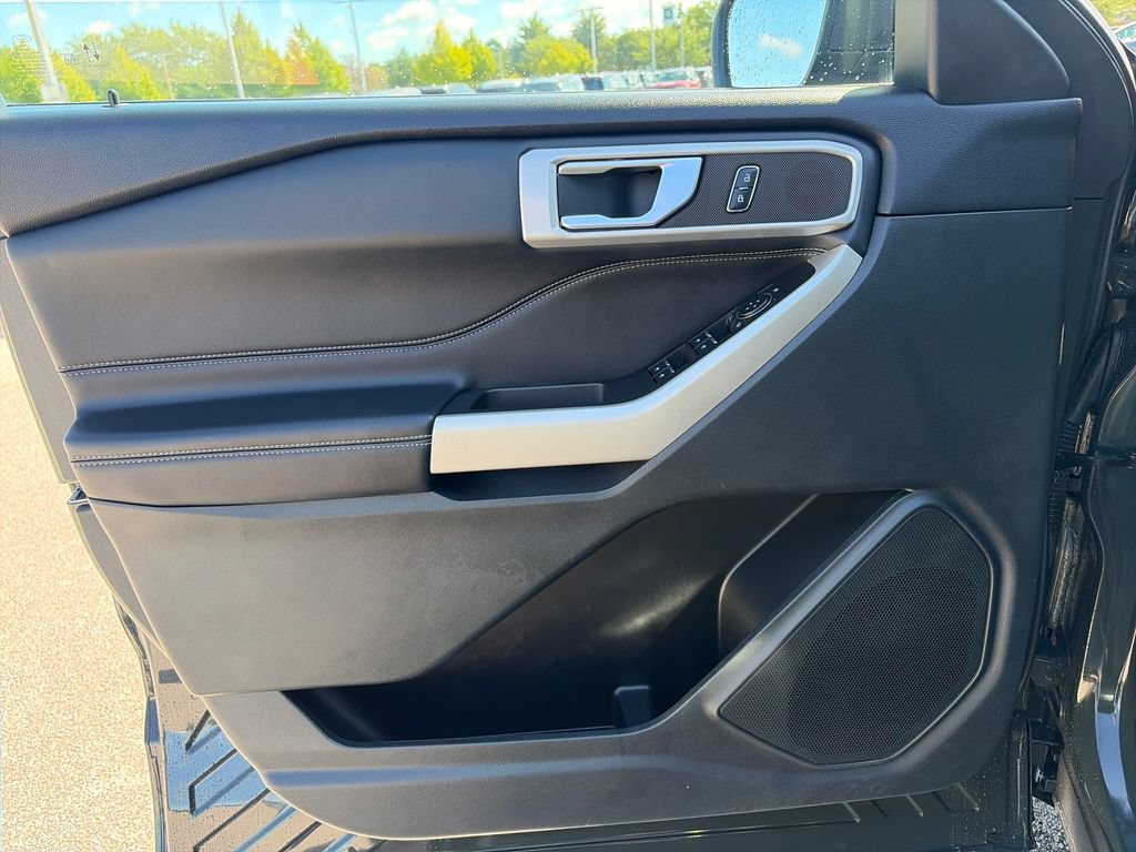 Used 2024 Ford Explorer XLT w/ Equipment Group 202A AWD/4WD image 13