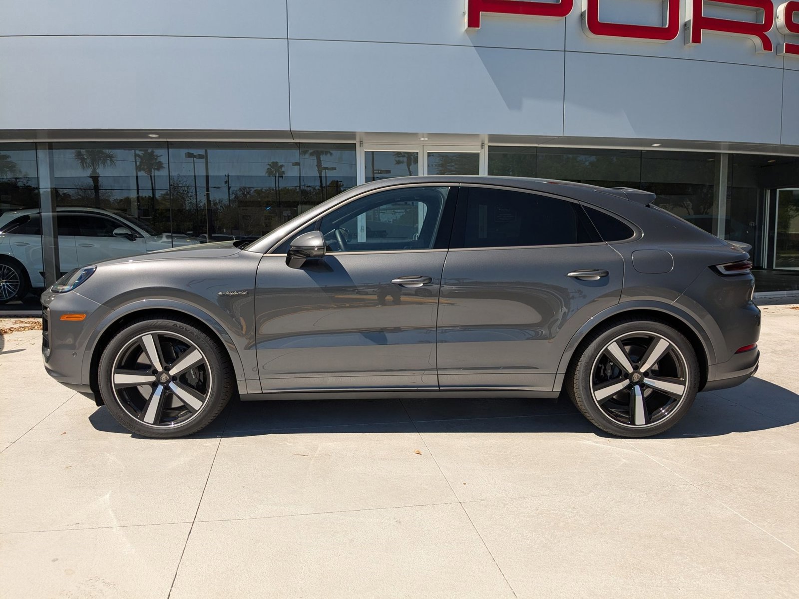 New 2025 Porsche Cayenne Turbo AWD/4WD image 2