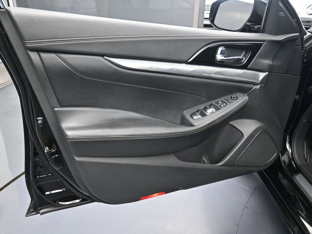 Used 2020 Nissan Maxima 3.5 SV w/ Floor Mat Group image 17