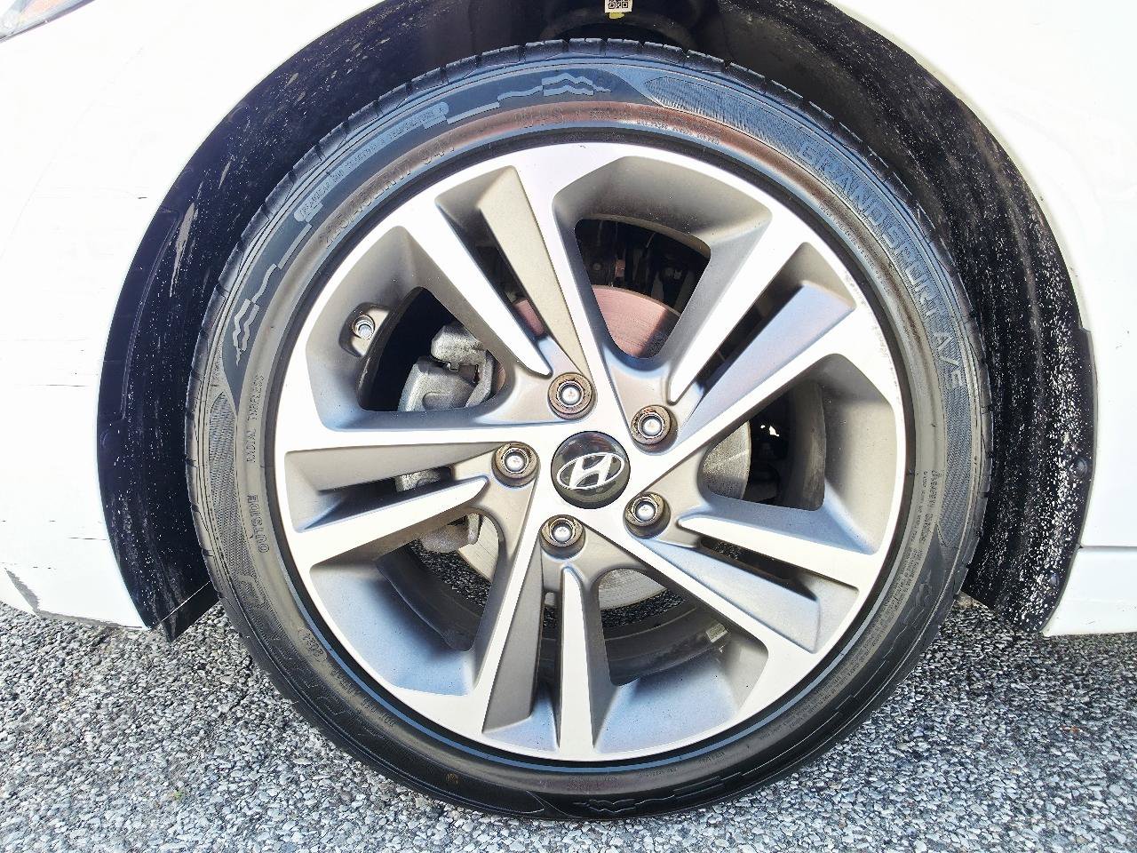 Used 2017 Hyundai Elantra Limited w/ Limited Tech Package 04 FWD image 9
