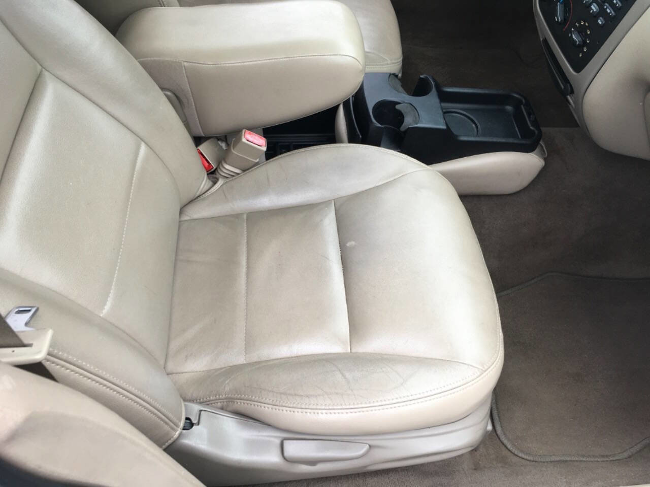 Used 2004 Ford Taurus SES image 21