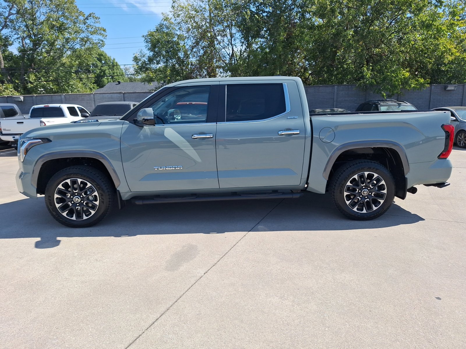 Used 2024 Toyota Tundra Limited w/ Power Package AWD/4WD image 3
