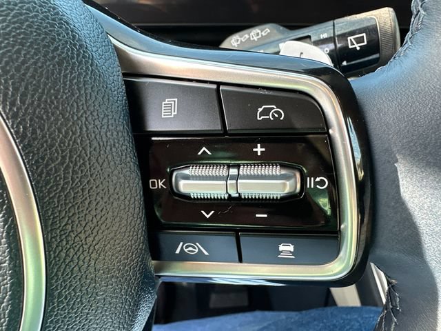 Used 2026 Kia Carnival EX FWD image 38