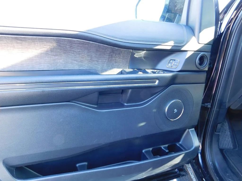 Used 2021 Ford Expedition Limited image 16