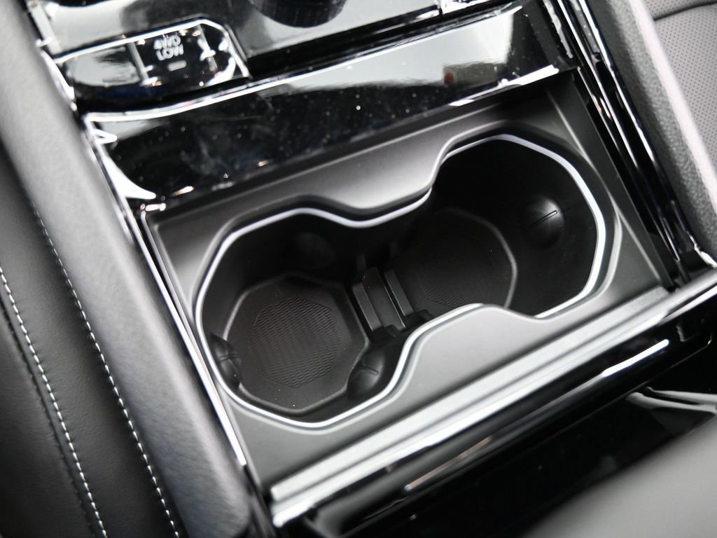 Used 2024 Jeep Grand Cherokee Overland w/ Luxury Tech Group IV image 28