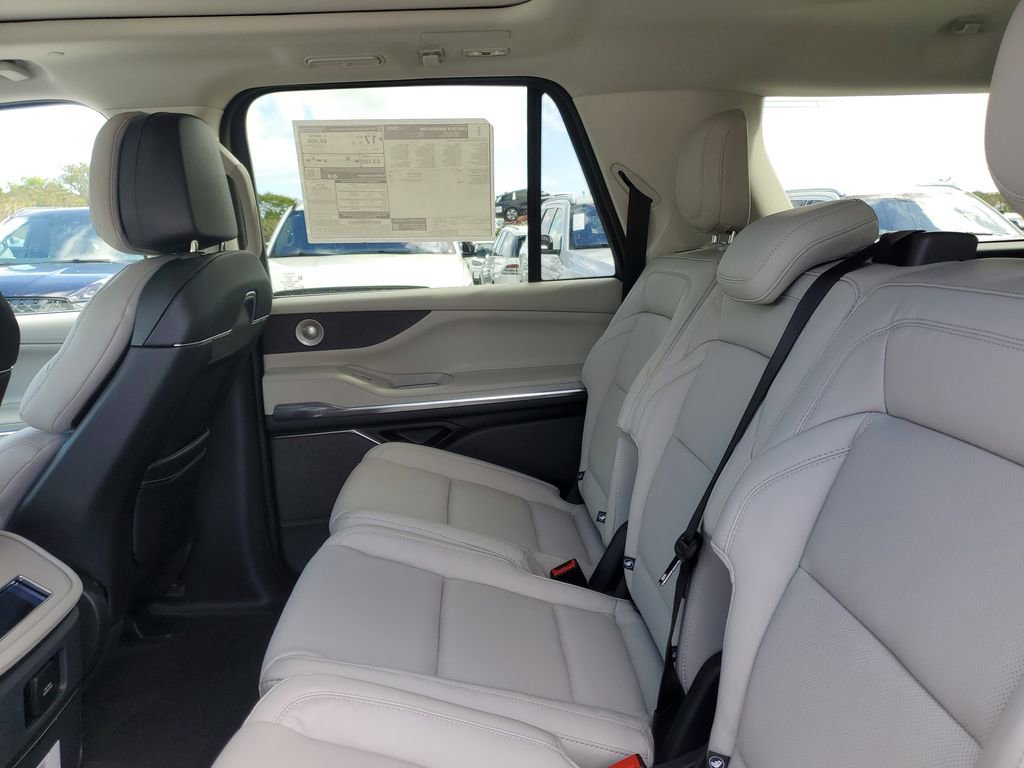 New 2025 Lincoln Navigator L Reserve image 12