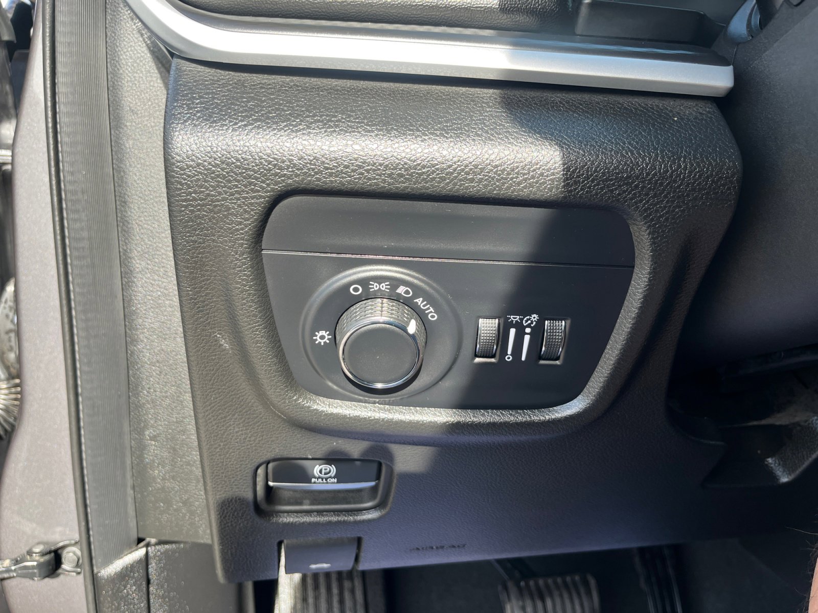 Certified 2023 Jeep Grand Cherokee L Laredo image 32