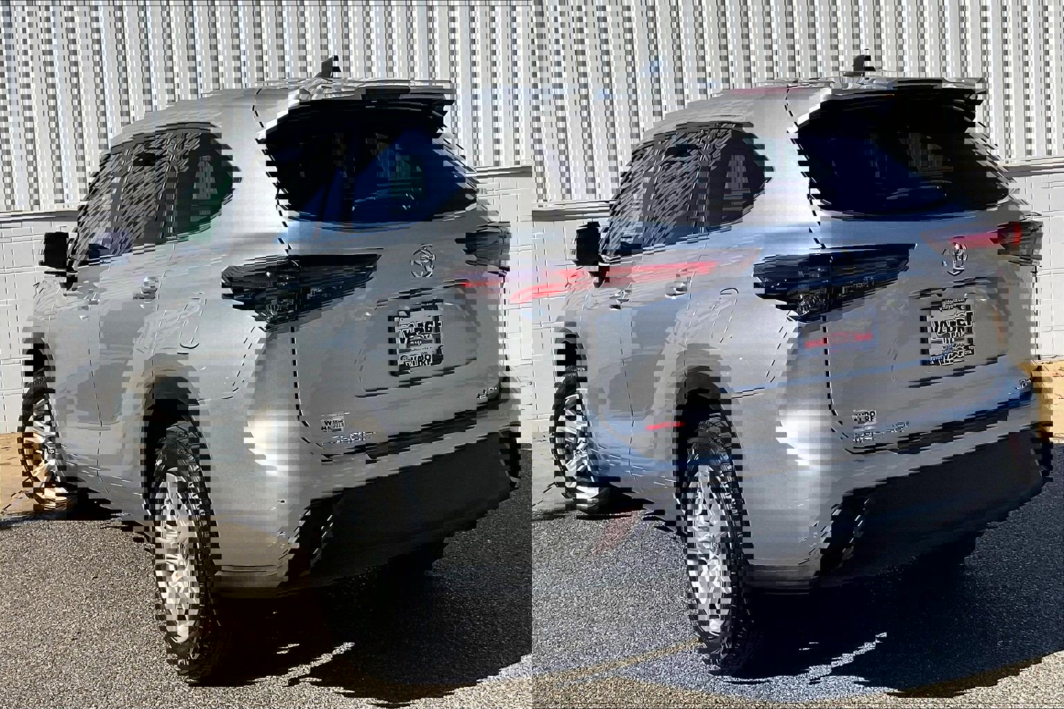 Used 2024 Toyota Highlander LE image 15