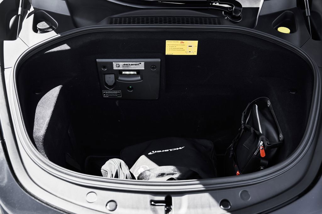 Used 2024 McLaren Artura RWD image 11