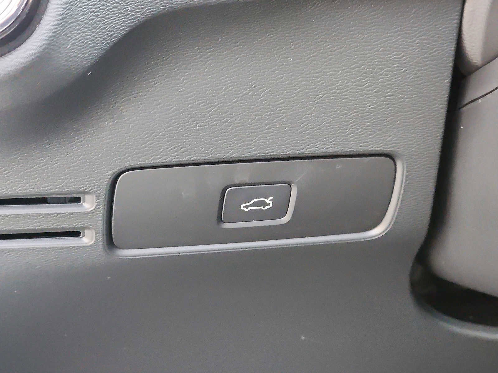 Used 2026 Volvo XC40 B5 Plus w/ Protection Package Premier image 22