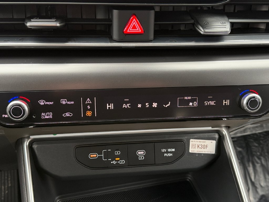 New 2026 Kia Carnival FWD image 17