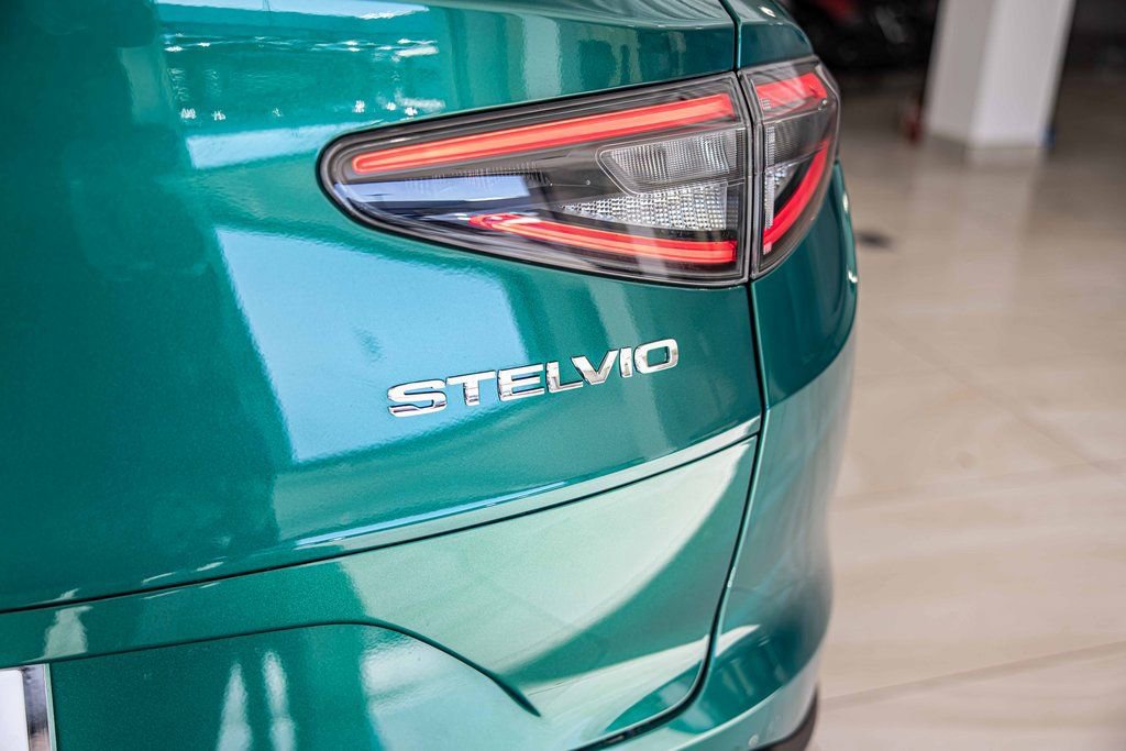 New 2025 Alfa Romeo Stelvio Sprint image 15