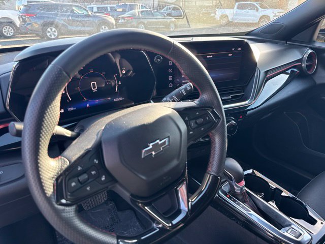Used 2024 Chevrolet Trax RS w/ Sunroof Package FWD image 10