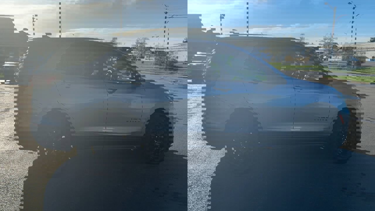 Used 2024 Chevrolet Equinox LS w/ LS Convenience Package image 8