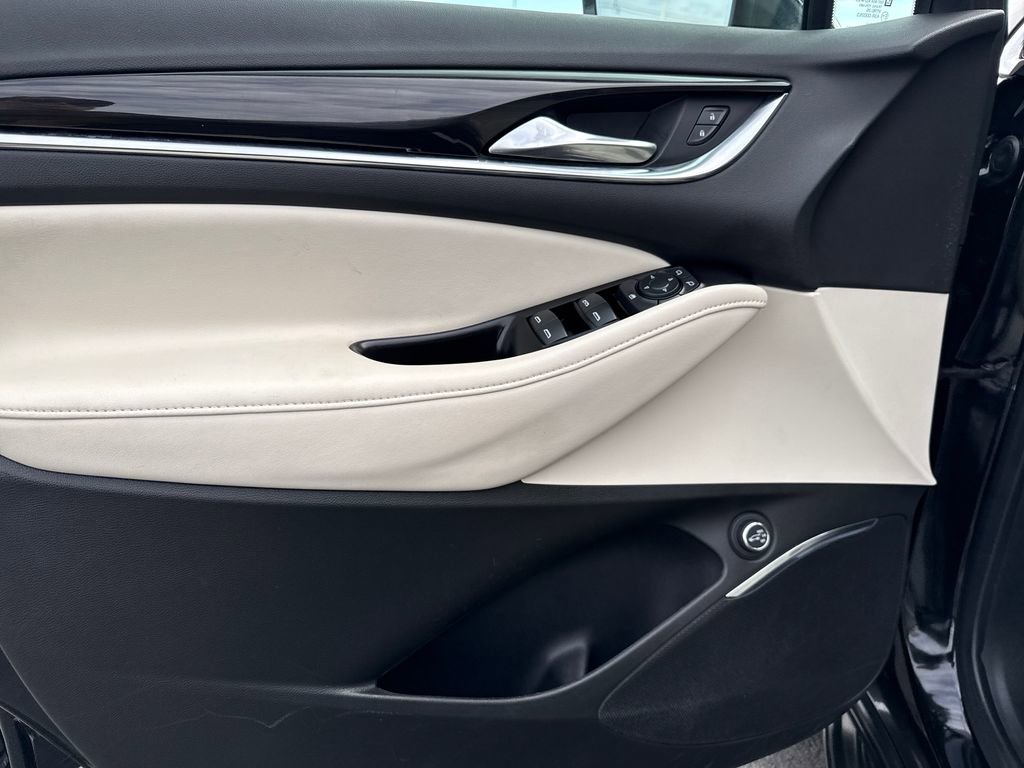 Used 2024 Buick Enclave Essence w/ LPO, Touring Package image 12