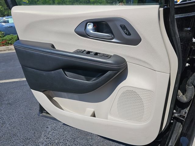 Used 2024 Chrysler Pacifica Touring-L FWD image 30