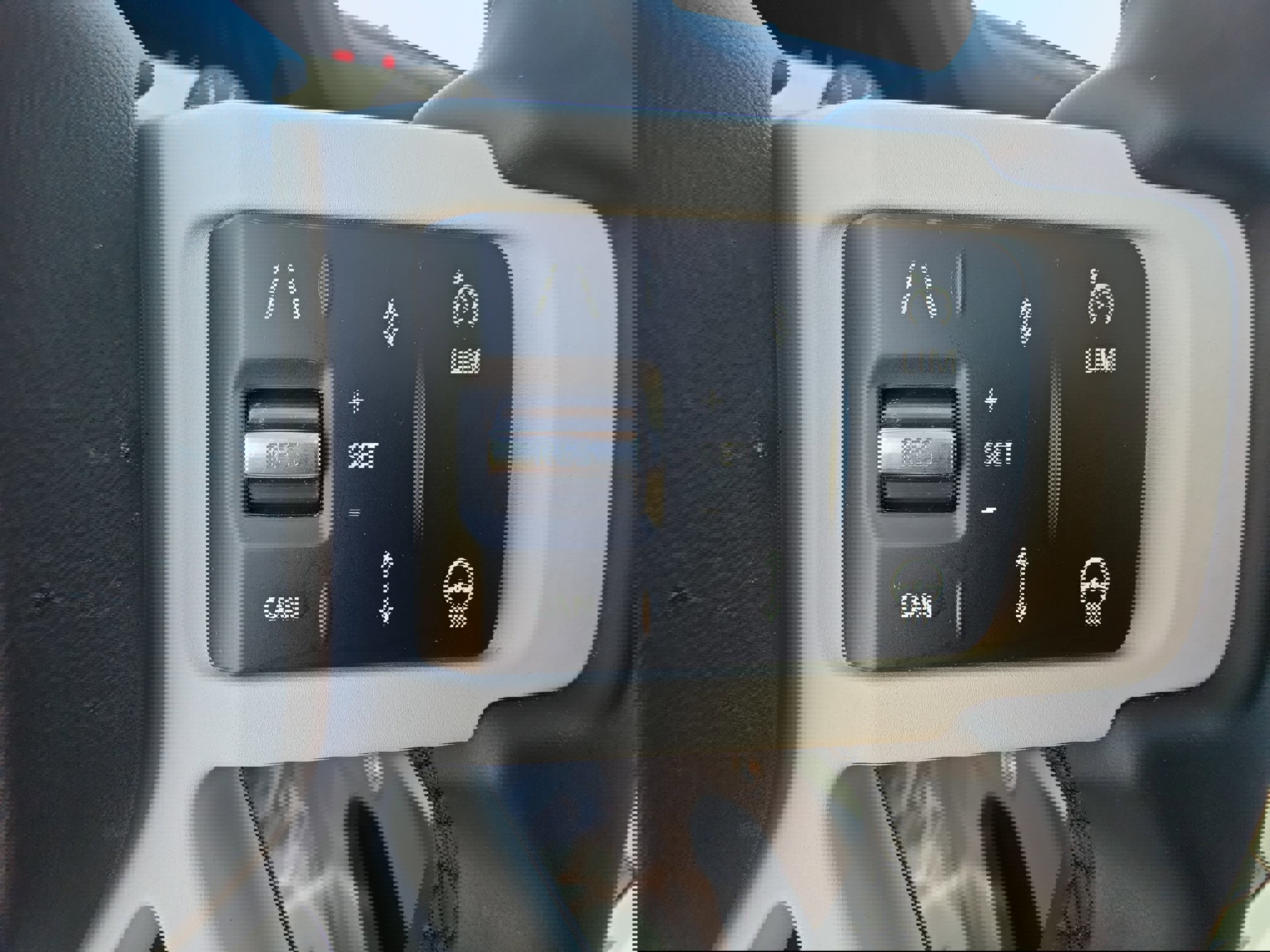 Used 2025 Land Rover Defender 110 S image 17