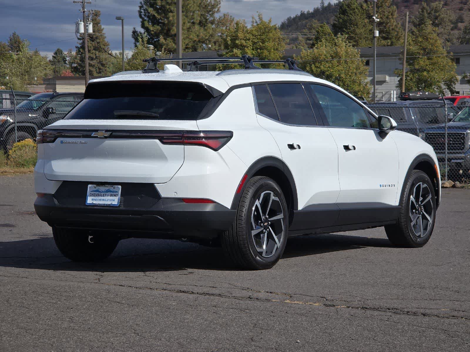 New 2026 Chevrolet Equinox EV LT AWD/4WD image 2