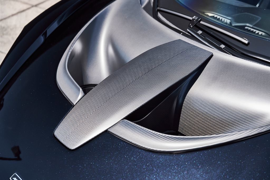 Used 2019 McLaren Senna RWD image 10