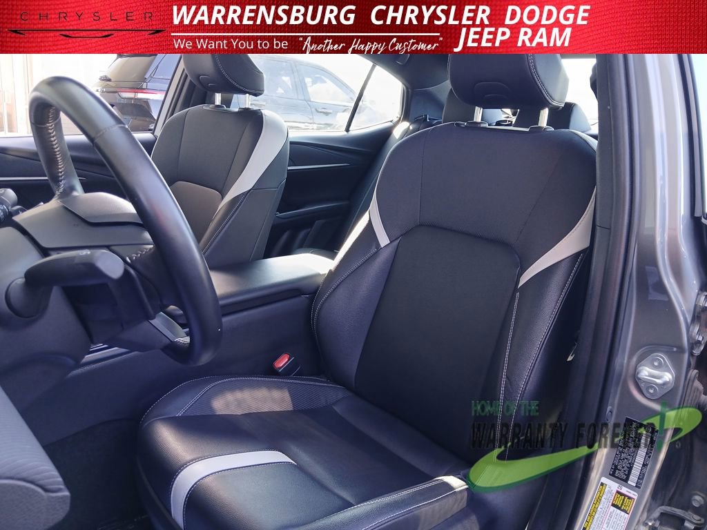 Used 2025 Toyota Camry SE image 12