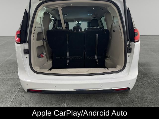 Used 2024 Chrysler Pacifica Touring-L image 14