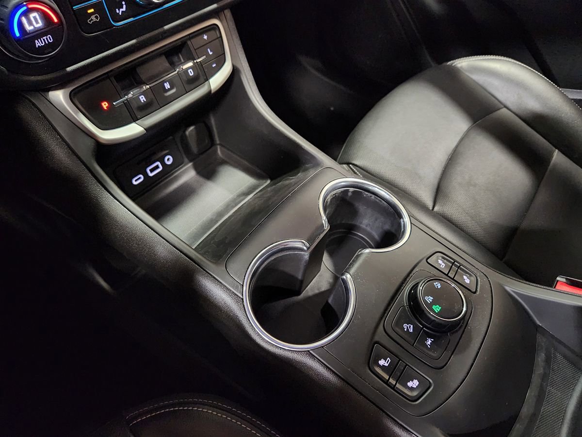 Used 2022 GMC Terrain SLT image 41