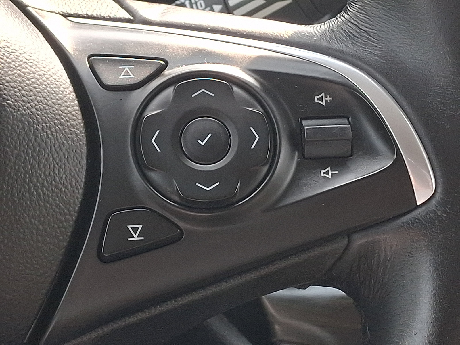 Used 2019 Buick Enclave Essence AWD/4WD image 25