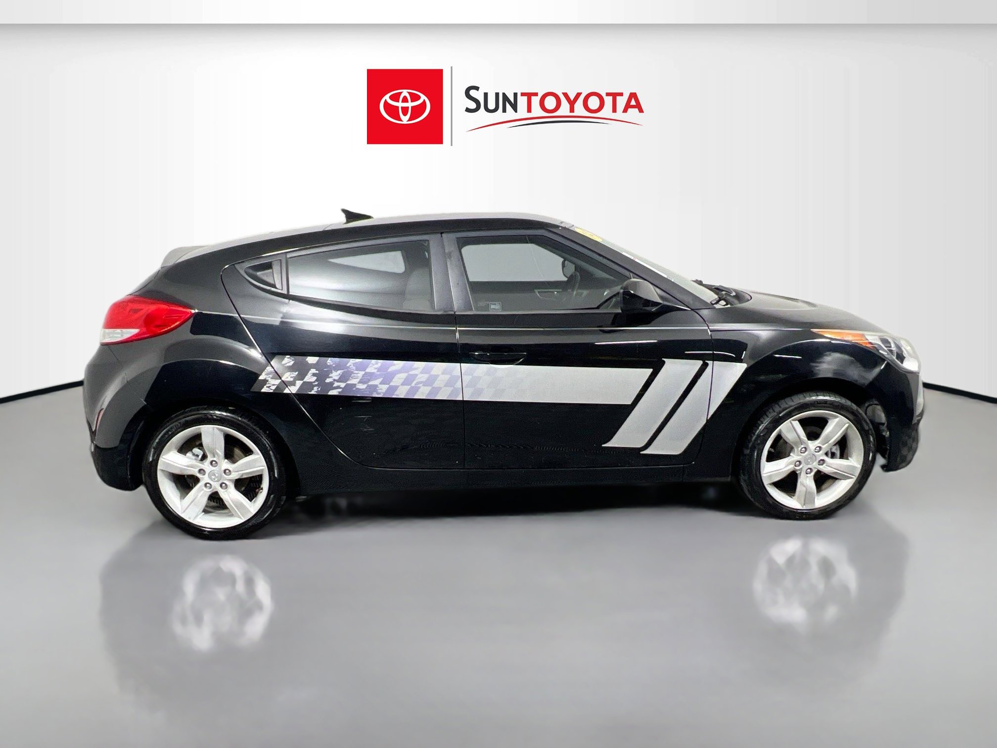 Used 2014 Hyundai Veloster image 2