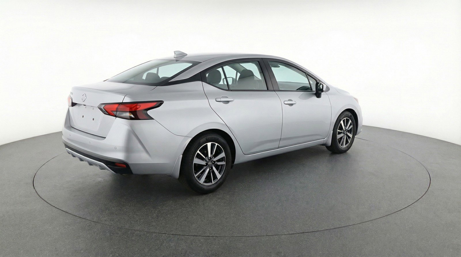 Used 2025 Nissan Versa SV image 9