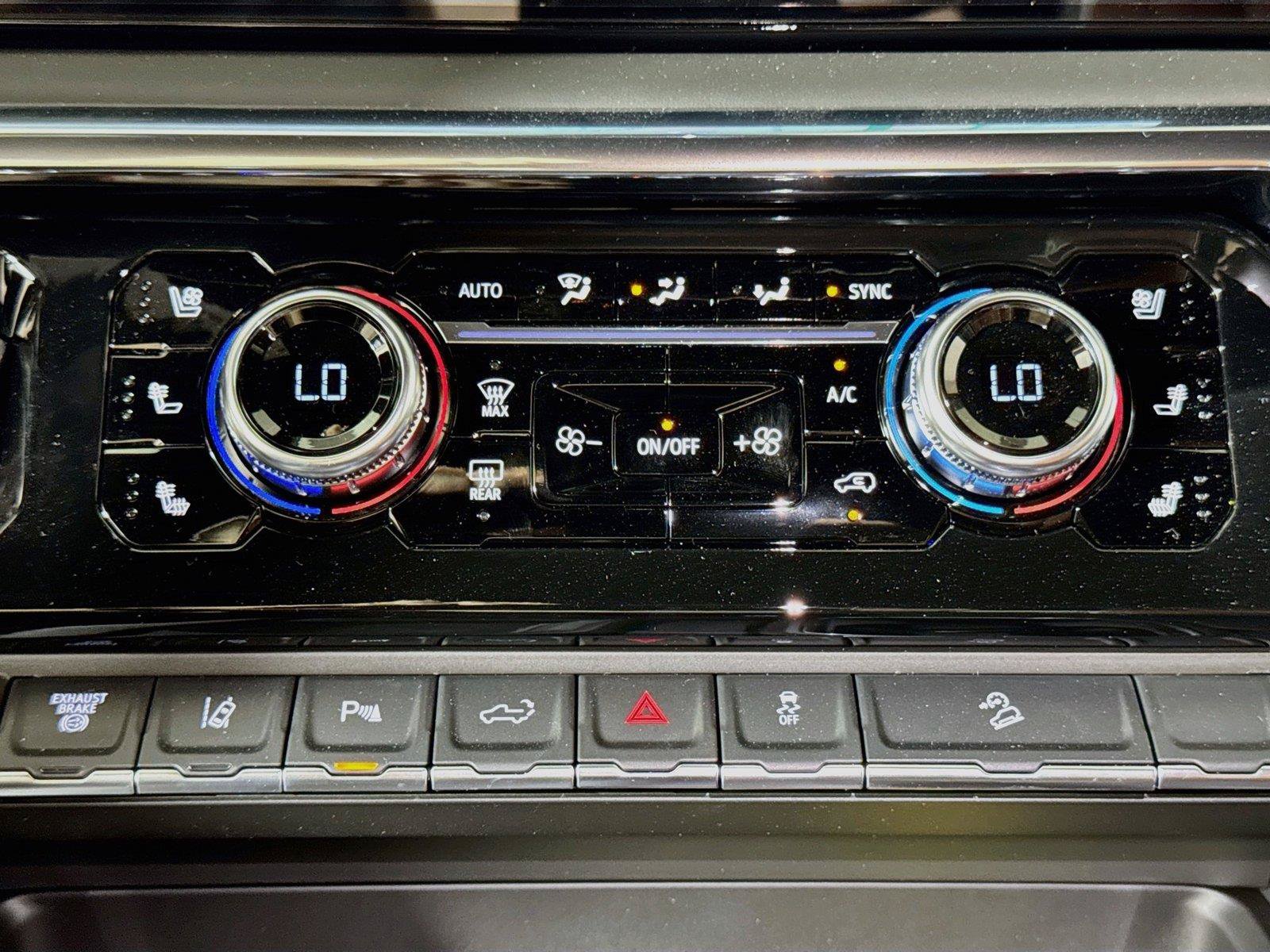 New 2026 GMC Sierra 2500 Denali Ultimate w/ LPO, Black Badging Package AWD/4WD image 10
