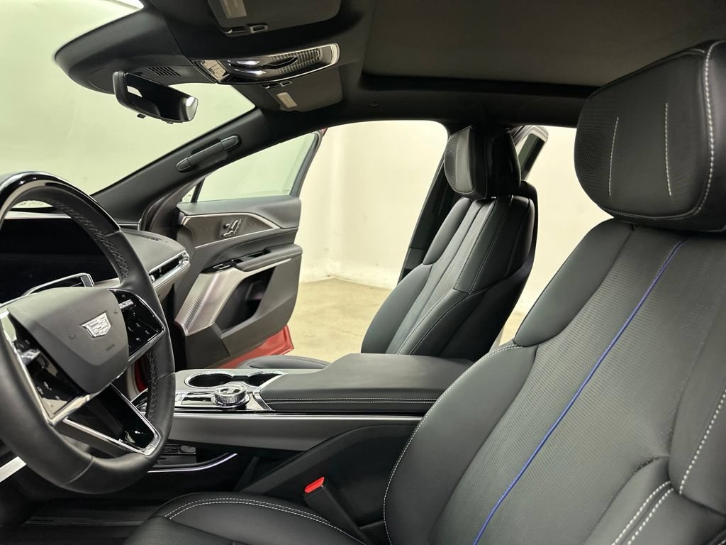 Certified 2025 Cadillac Lyriq Luxury w/ LPO, Floor Liner Package AWD/4WD image 34