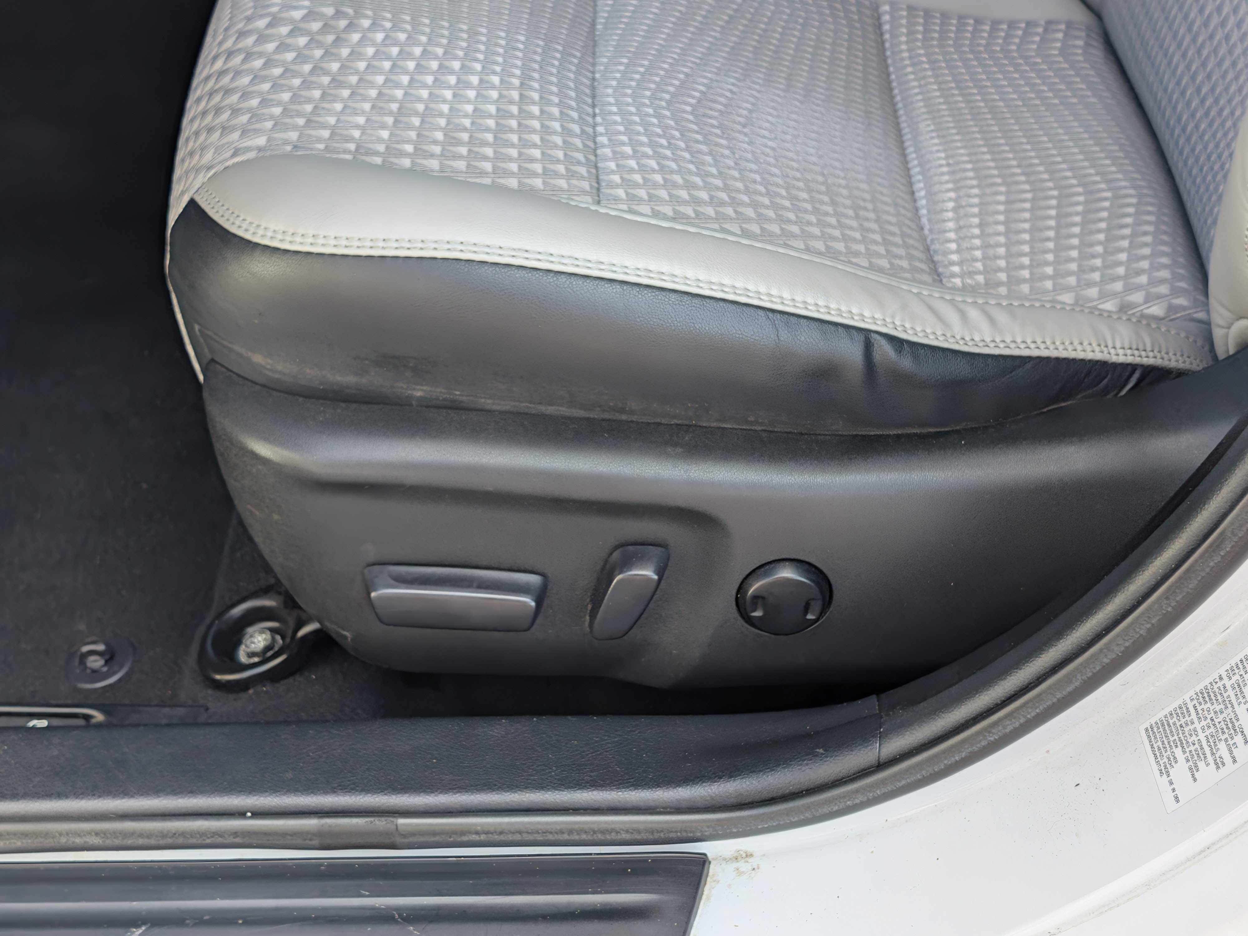 Used 2015 Toyota Camry SE w/ Moonroof Package FWD image 15