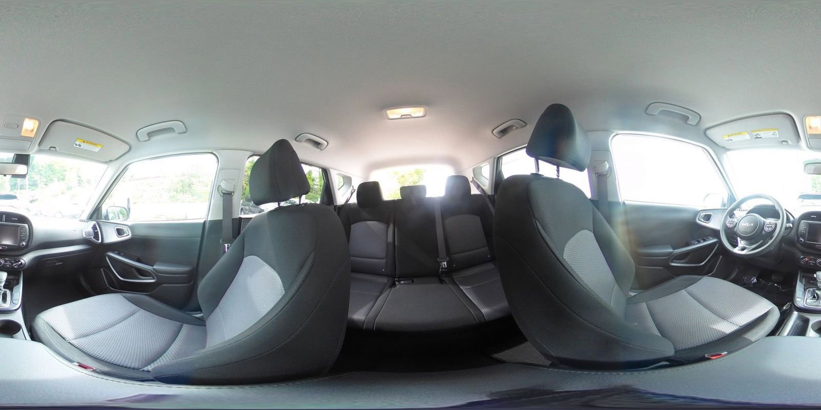 Used 2025 Kia Soul LX w/ LX Technology Package FWD image 40