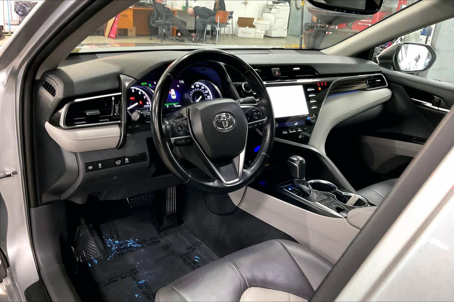 Used 2019 Toyota Camry XLE FWD image 18