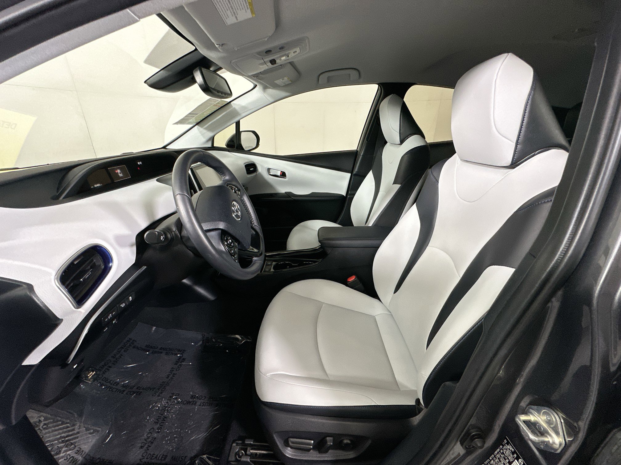 Used 2022 Toyota Prius Limited image 12