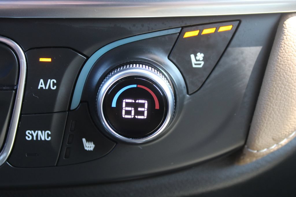 Used 2023 Chevrolet Traverse Premier FWD image 48