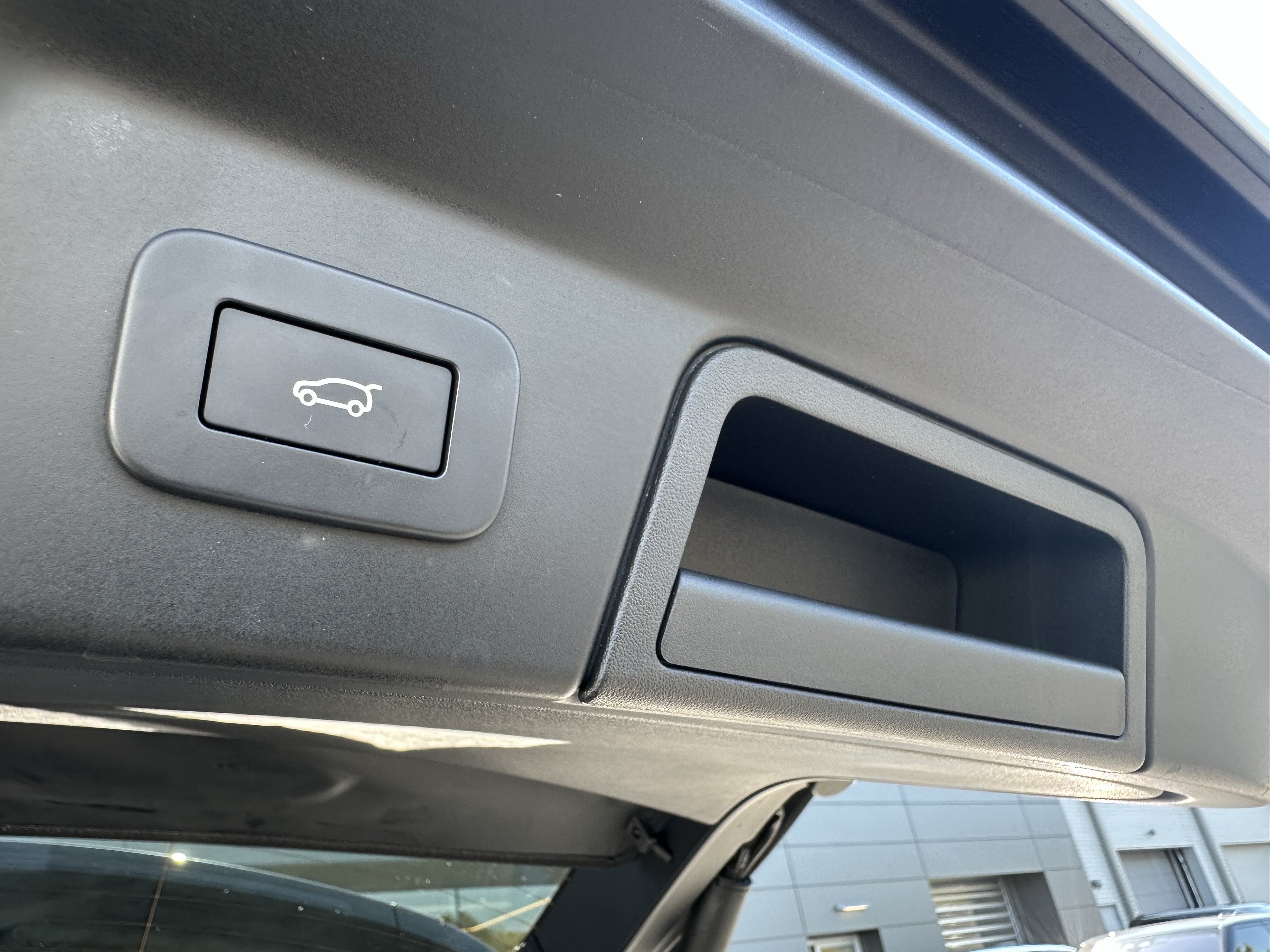 Certified 2024 Land Rover Range Rover Velar Dynamic SE AWD/4WD image 37