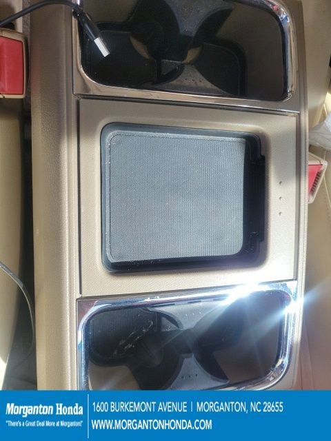 Used 2010 Chrysler Town & Country Limited image 24