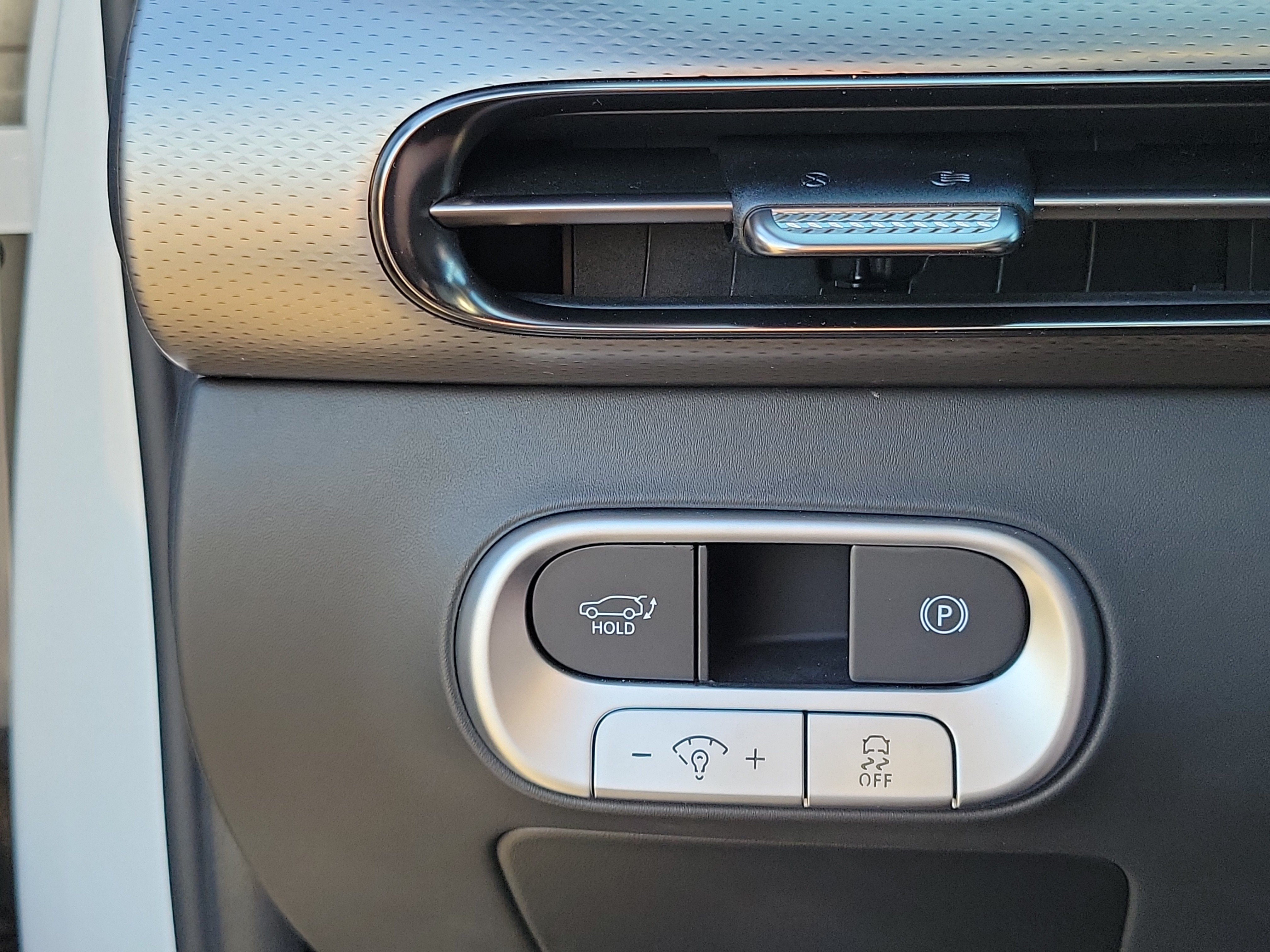 Certified 2023 Genesis GV60 Advanced AWD/4WD image 15