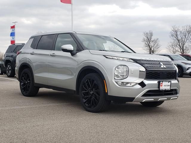 Used 2022 Mitsubishi Outlander SE image 3