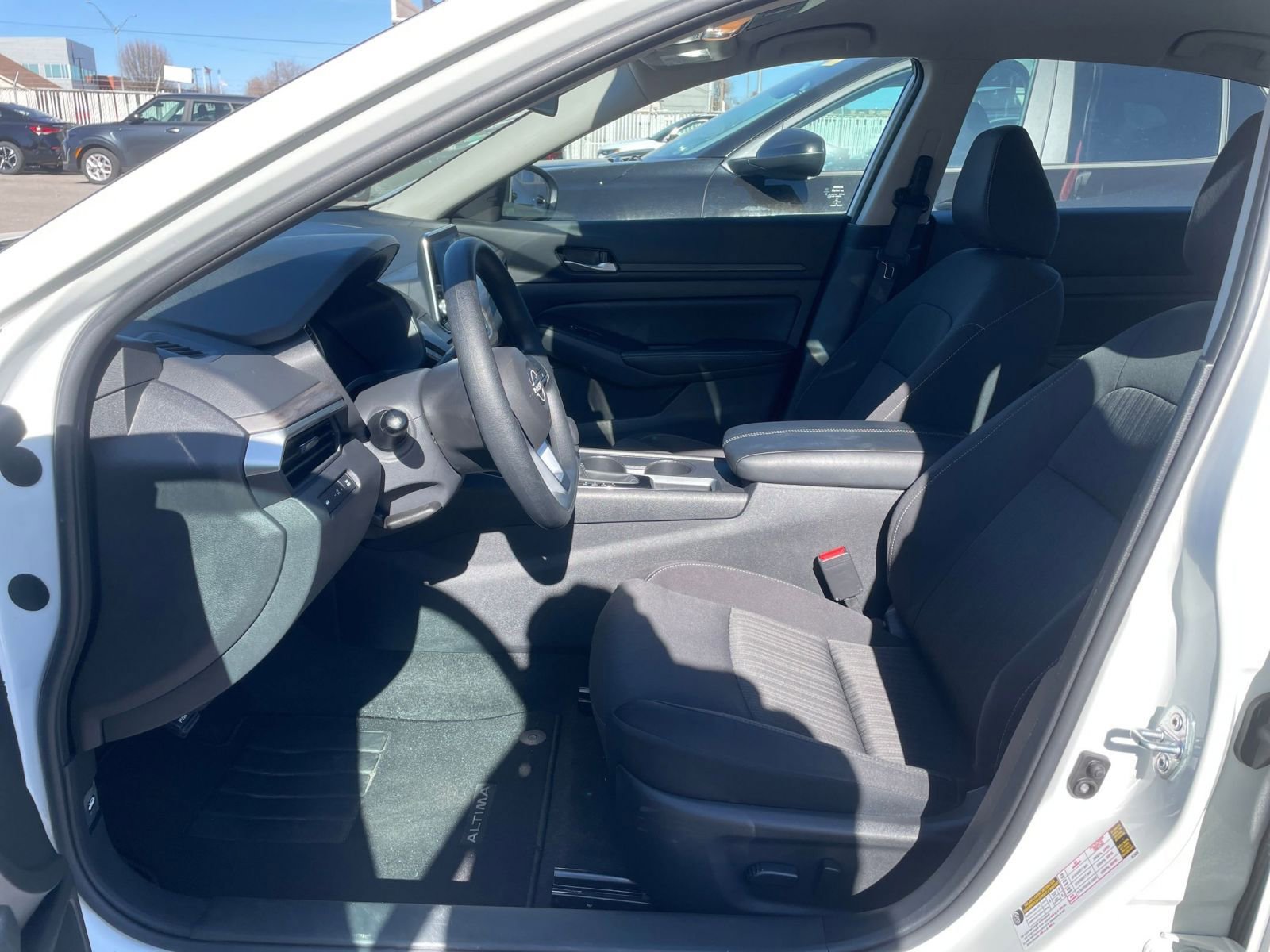 Used 2025 Nissan Altima 2.5 SV image 28