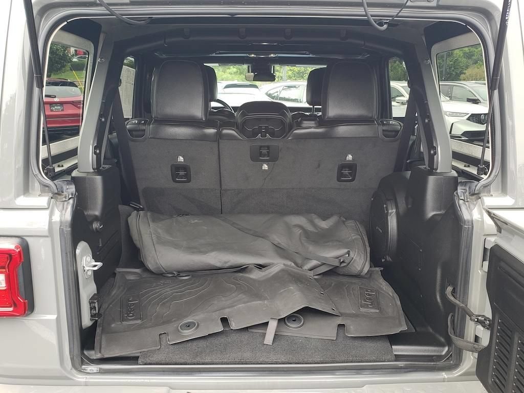 Used 2023 Jeep Wrangler Unlimited Sahara AWD/4WD image 9
