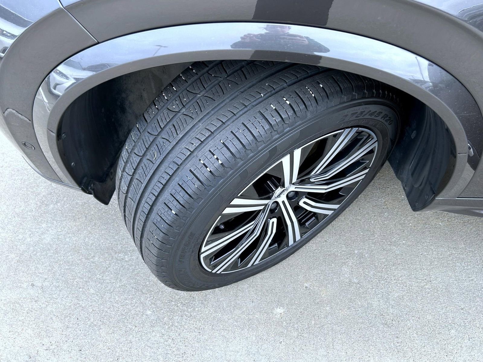 Used 2024 Volvo XC90 B6 Plus image 25