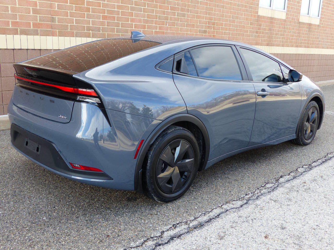 Used 2024 Toyota Prius LE FWD image 11