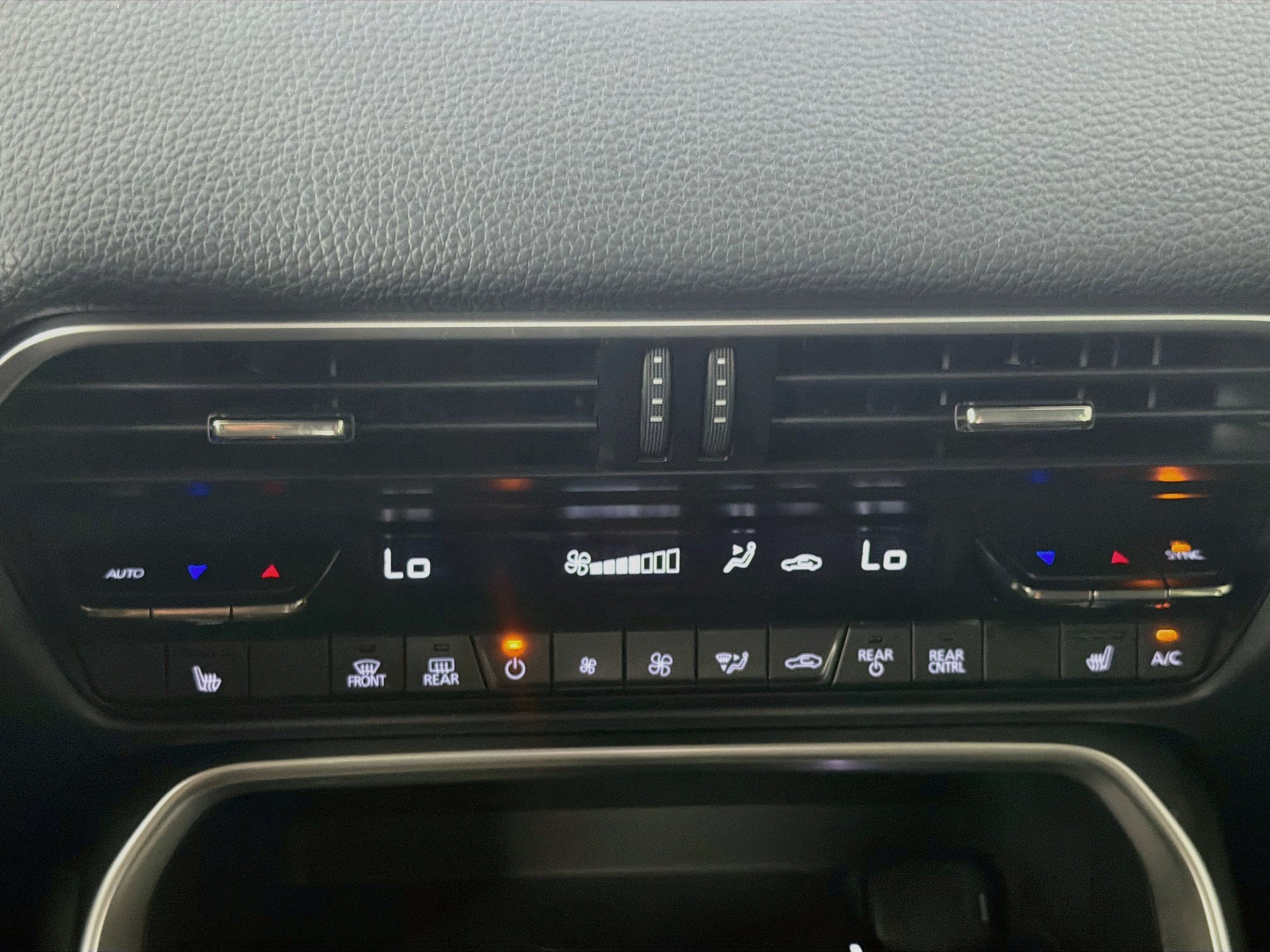 Used 2024 MAZDA CX-90 Plug-In Hybrid w/ Premium Pkg AWD/4WD image 24