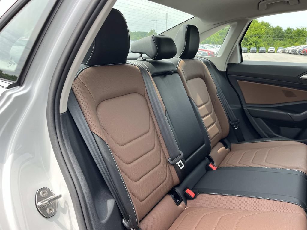 Used 2025 Volkswagen Jetta SEL FWD image 23