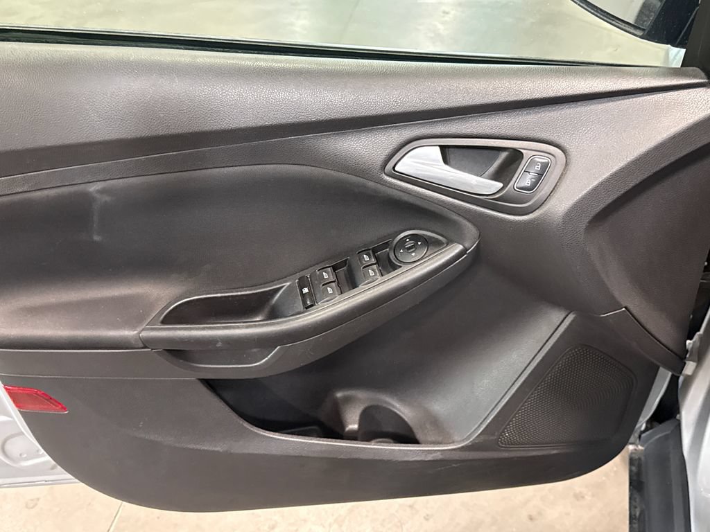 Used 2015 Ford Focus SE FWD image 8