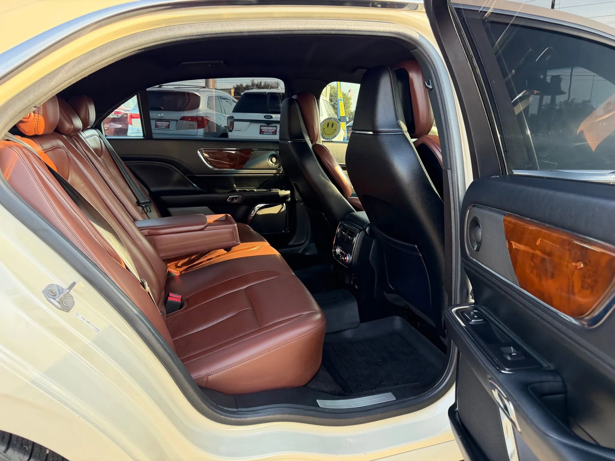 Used 2018 Lincoln Continental Reserve w/ Continental Climate Package FWD image 8