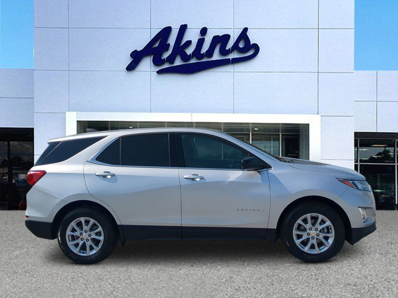 Used 2018 Chevrolet Equinox LT w/ LPO, Cargo Package FWD image 1